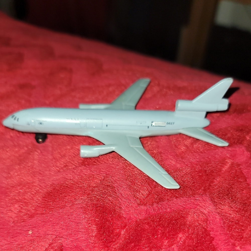 Matchbox toy airplane, specifically, McDonnell Douglas DC-10.
